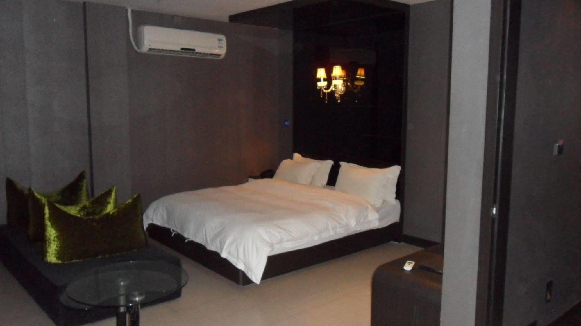 Qingdao Heng Bo Hotel Екстер'єр фото