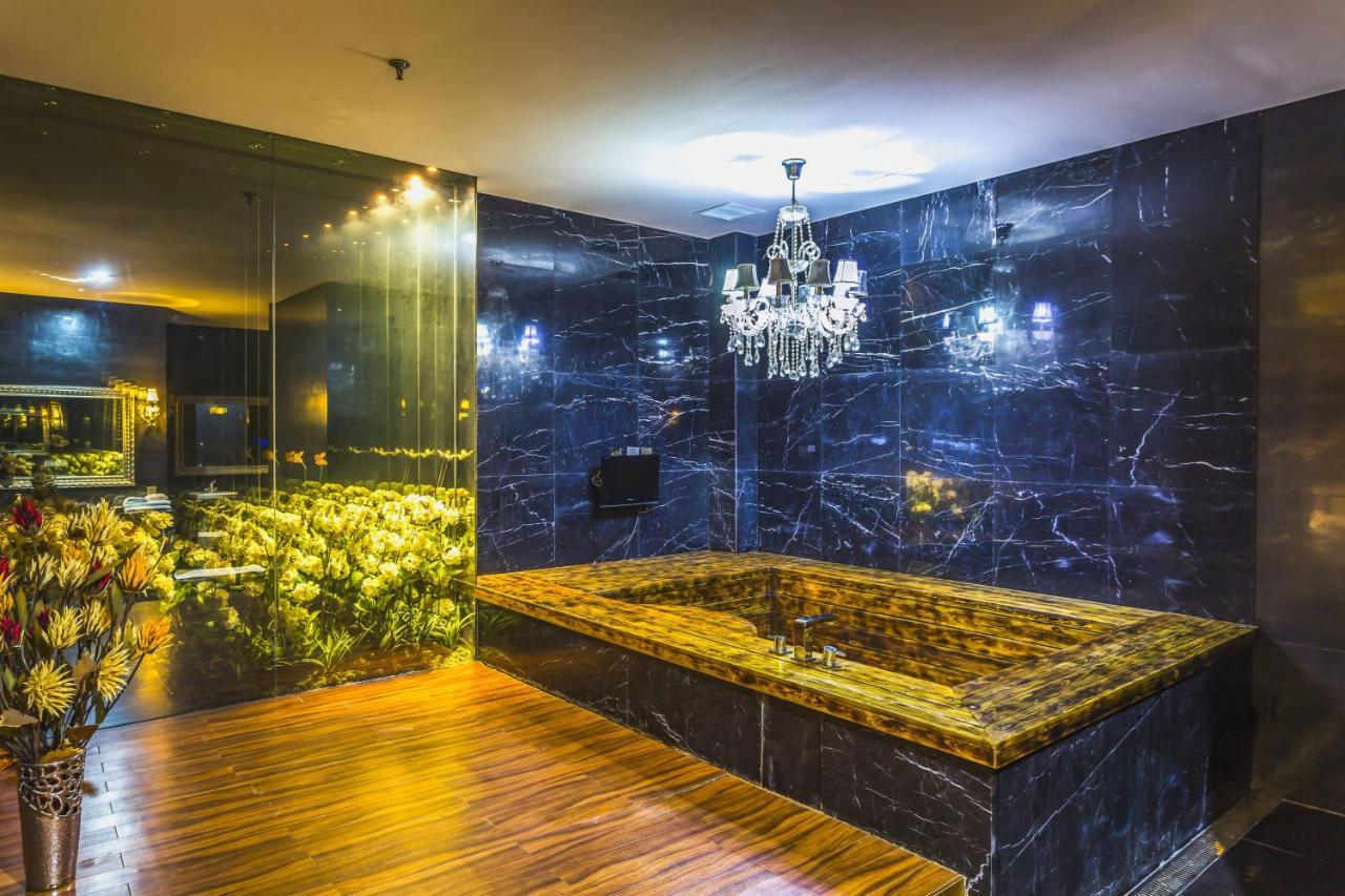 Qingdao Heng Bo Hotel Екстер'єр фото